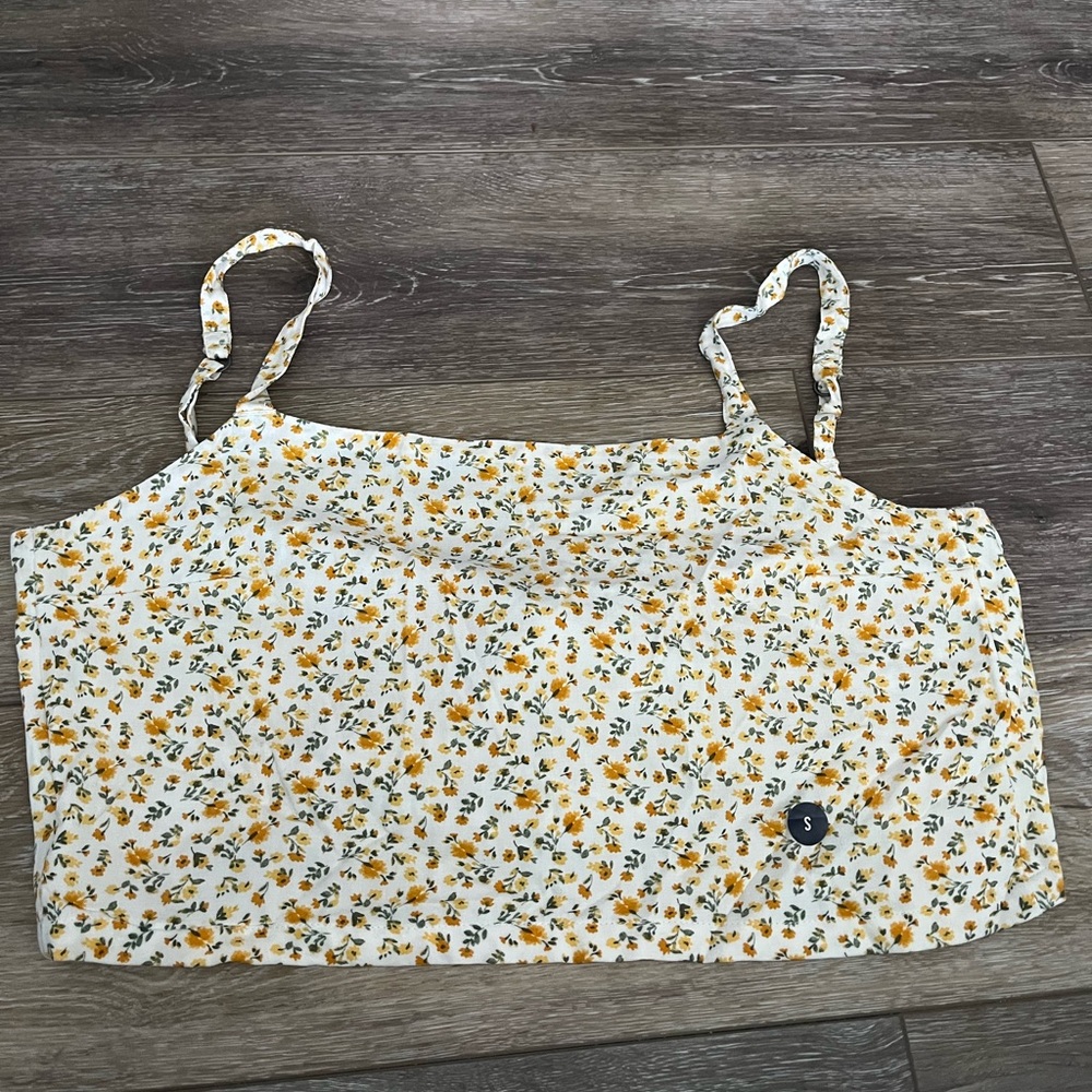 Hollister cropped flower top, size small, new with tags